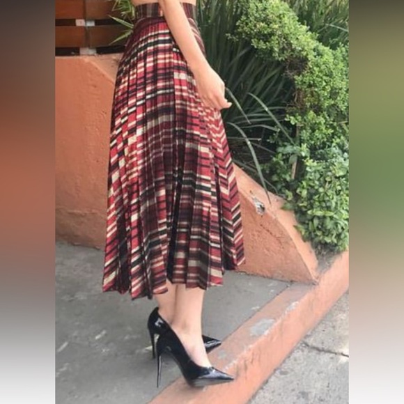 Elegant Red and Black Striped Skirt size S - Picture 2 of 6